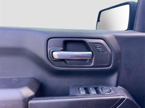 Used 2023 Chevrolet Silverado 1500 Custom image 9