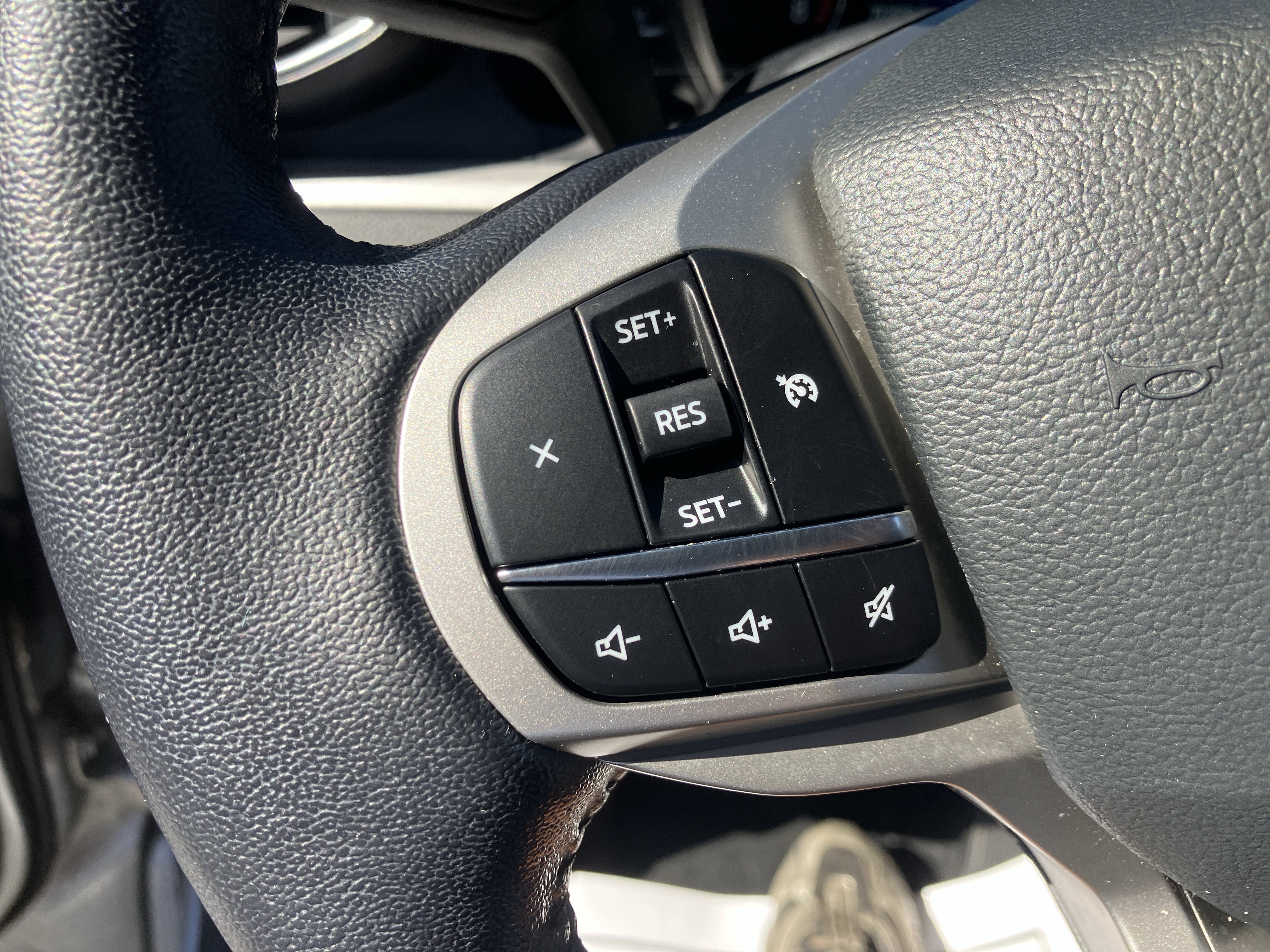 Used 2021 Ford Explorer XLT w/ Equipment Group 202A AWD/4WD image 19