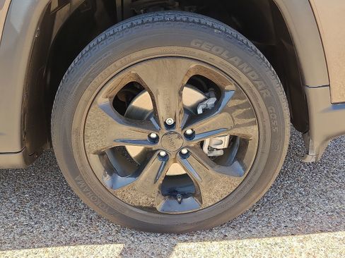 Used 2021 Jeep Compass Latitude FWD image 7
