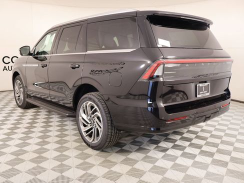 New 2026 Lincoln Navigator Premiere AWD/4WD image 24