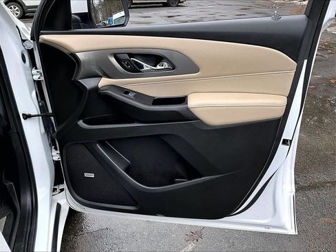 Used 2023 Chevrolet Traverse Premier image 12