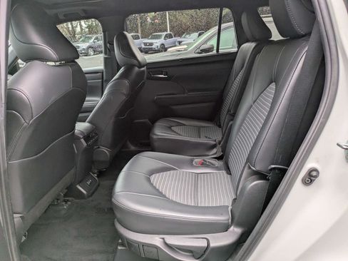 Used 2022 Toyota Highlander XSE FWD image 20