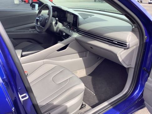 Used 2023 Hyundai Elantra SEL w/ Convenience Package image 34