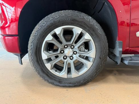 Used 2024 Chevrolet Silverado 1500 High Country w/ Technology Package AWD/4WD image 8