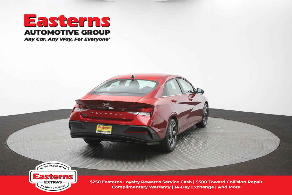 Used 2025 Hyundai Elantra SEL FWD image 42