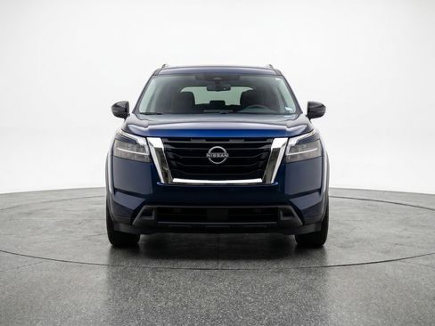 Used 2025 Nissan Pathfinder SV AWD/4WD image 2