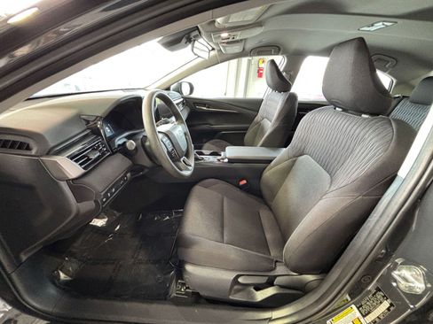 Used 2025 Toyota Camry LE image 31