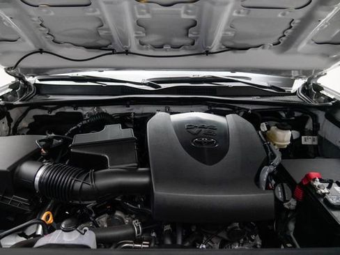 Used 2022 Toyota Tacoma SR5 AWD/4WD image 19