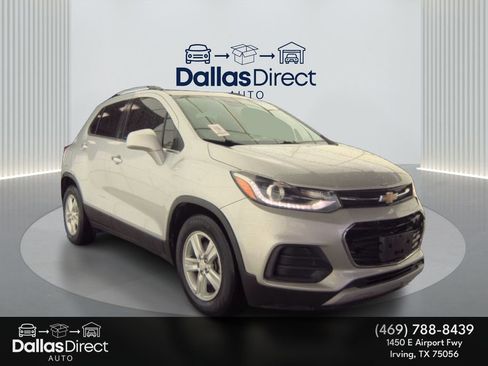 Used 2020 Chevrolet Trax LT w/ LT Convenience Package image 2