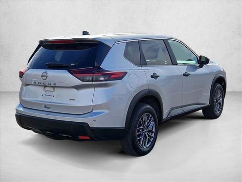 Used 2024 Nissan Rogue S image 5