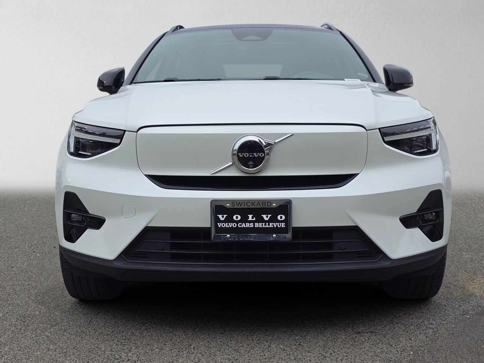 Used 2024 Volvo XC40 Recharge Plus w/ Protection Package Premier AWD/4WD image 9