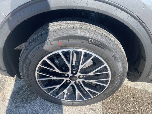 New 2024 Ford Escape SE image 9