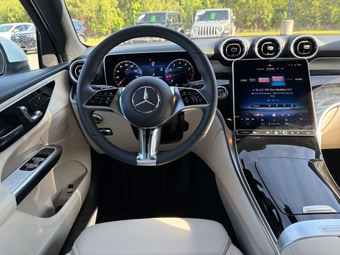 Used 2026 Mercedes-Benz GLC 300 4MATIC image 2