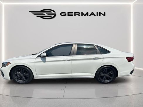 Used 2024 Volkswagen Jetta SE image 4