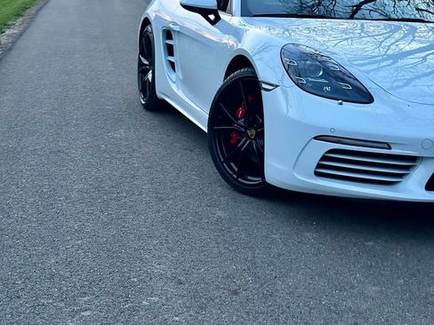 Used 2024 Porsche 718 Cayman S RWD image 11