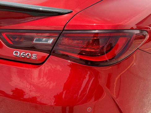 Used 2017 INFINITI Q60 Red Sport 400 RWD image 33
