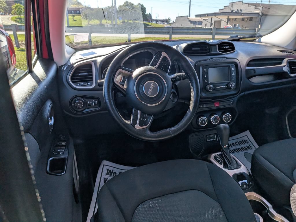 Used 2015 Jeep Renegade Latitude w/ Cold Weather Group FWD image 14