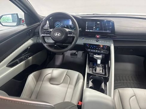 Certified 2025 Hyundai Elantra Limited FWD image 23