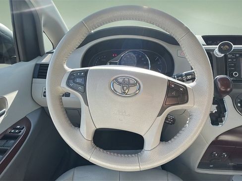 Used 2012 Toyota Sienna XLE w/ Entertainment Pkg image 14