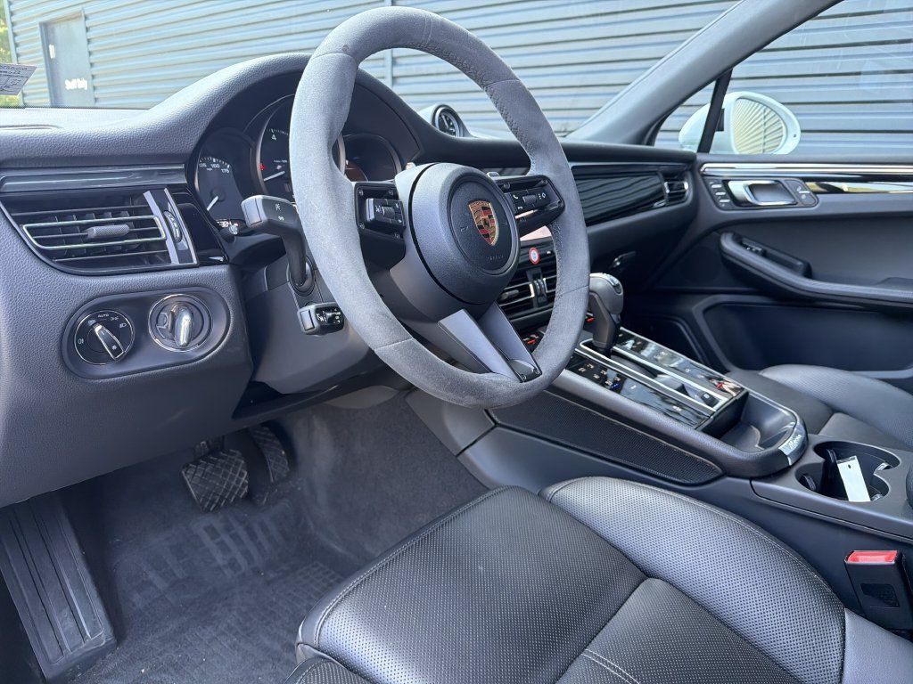 Certified 2026 Porsche Macan AWD/4WD image 15