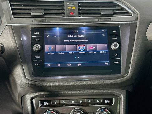 Used 2019 Volkswagen Tiguan SE w/ Panoramic Sunroof Package FWD image 14
