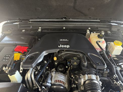 Used 2021 Jeep Gladiator Overland w/ Popular Equipment Package AWD/4WD image 33
