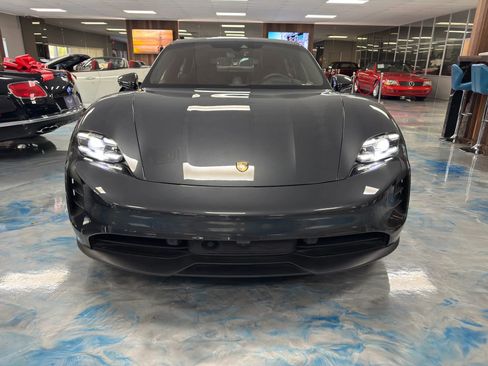 Used 2022 Porsche Taycan GTS image 2