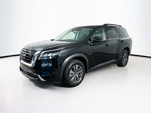 Used 2025 Nissan Pathfinder SV AWD/4WD image 3