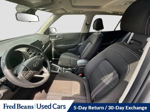 Used 2024 Hyundai Venue SEL FWD image 20