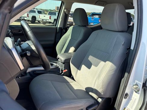 Used 2019 Toyota Tacoma SR5 AWD/4WD image 11