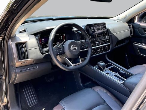 Certified 2023 Nissan Pathfinder Platinum FWD image 18