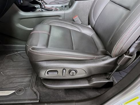 Used 2023 Chevrolet Traverse RS w/ LPO, Floor Liner Package FWD image 9