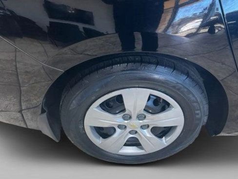 Used 2017 Chevrolet Cruze LS image 23