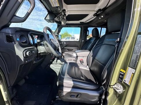 Used 2024 Jeep Wrangler Unlimited Rubicon 4xe AWD/4WD image 24
