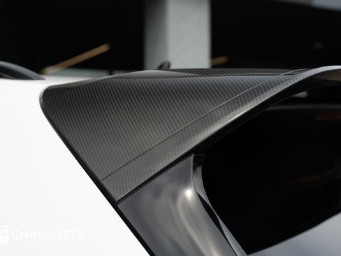 Used 2024 Bentley Bentayga image 18