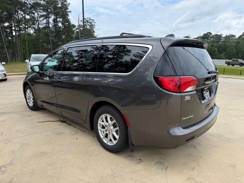 Used 2017 Chrysler Pacifica Touring FWD image 3