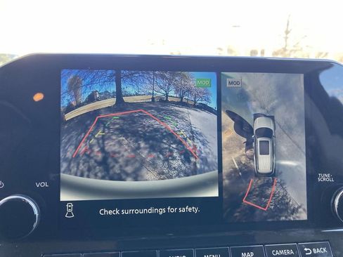 Used 2023 Nissan Pathfinder SL w/ Black Appearance Package image 16