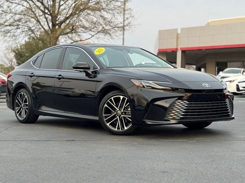 Used 2025 Toyota Camry XLE w/ Premium Plus Package image 2