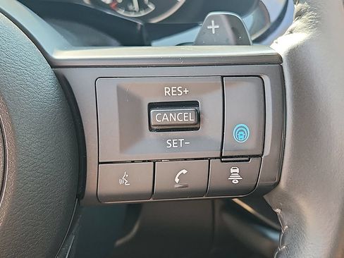 Used 2024 Nissan Pathfinder SV AWD/4WD image 21