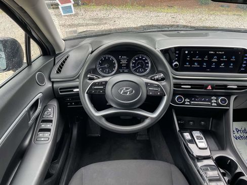 Used 2023 Hyundai Sonata SEL FWD image 2