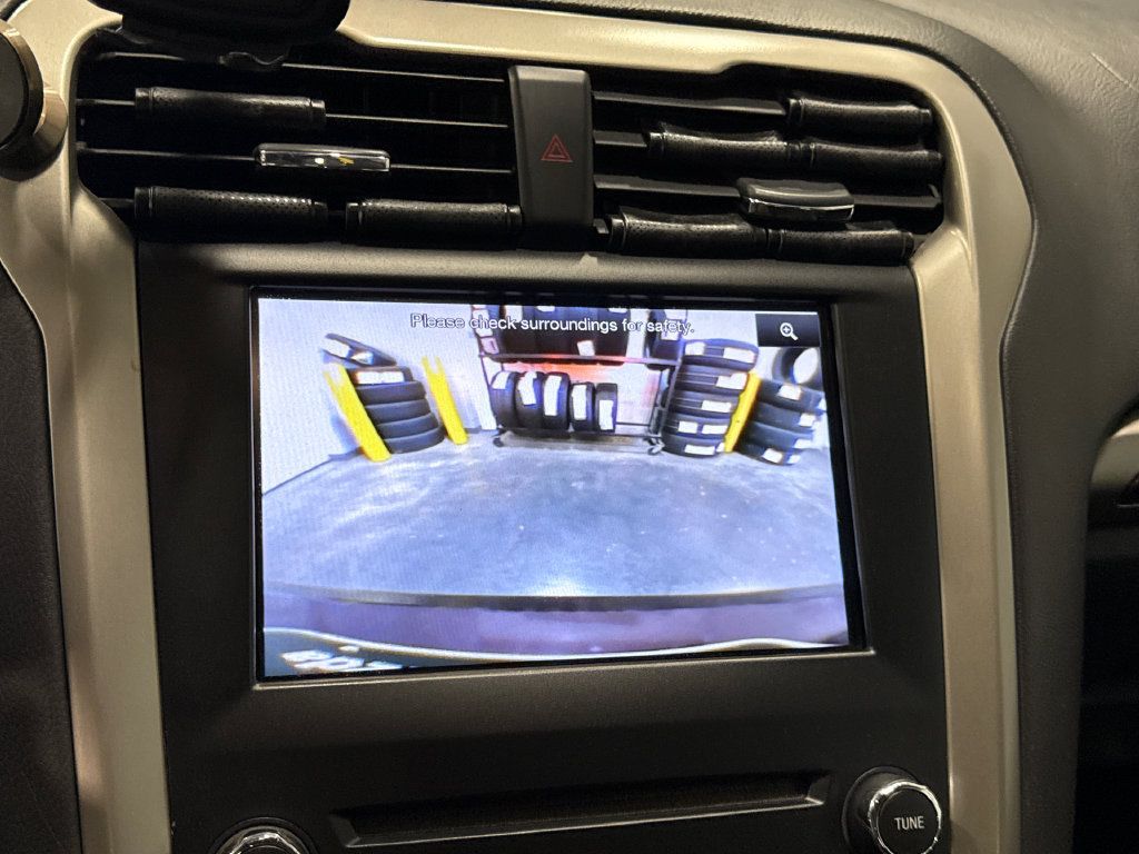 Used 2013 Ford Fusion SE FWD image 19