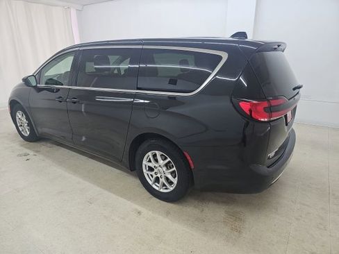 Used 2023 Chrysler Pacifica Touring-L FWD image 15