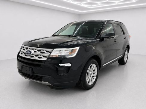 Used 2019 Ford Explorer XLT w/ Equipment Group 202A AWD/4WD image 7