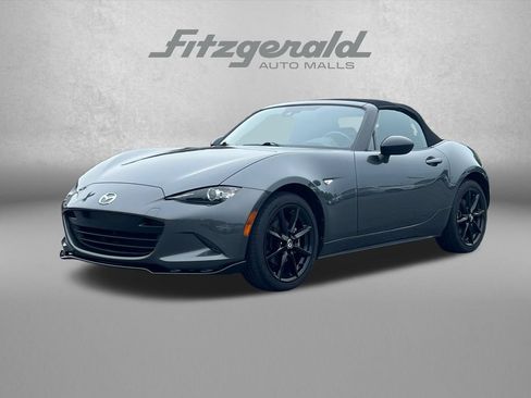 Used 2021 MAZDA MX-5 Miata Club RWD image 2