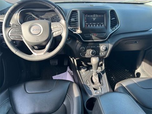 Certified 2020 Jeep Cherokee Latitude Plus w/ Cold Weather Group image 10