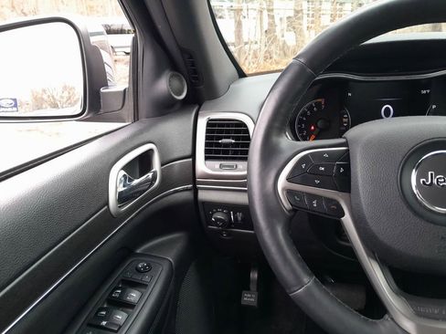 Used 2018 Jeep Grand Cherokee Limited image 16