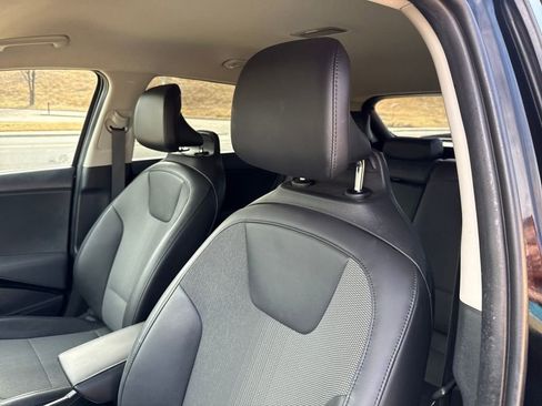 Used 2023 Kia Niro EX FWD image 11