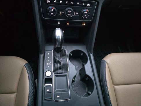 Used 2021 Volkswagen Atlas Cross Sport SE image 32