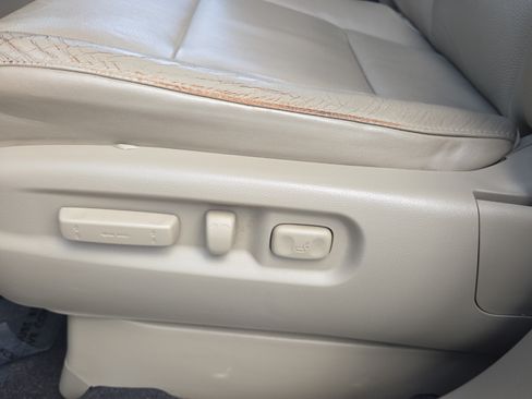 Used 2010 Honda Pilot Touring image 10