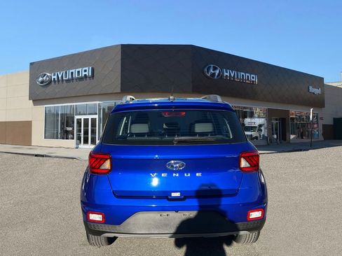 Used 2024 Hyundai Venue Limited image 6